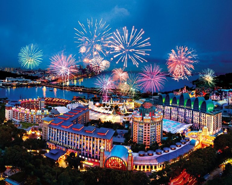Panoramic view of the Casino Resorts World Sentosa и салют